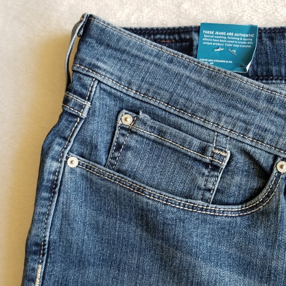 Signature Levis Strauss Modern Slim Jeans - Picture 6 of 12
